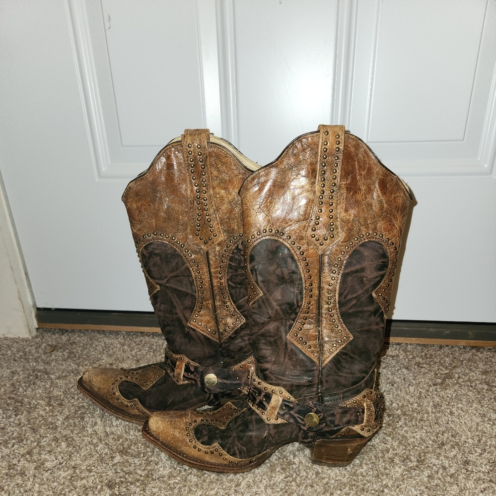 Corral Boots A3073 "vintage" studded western boots